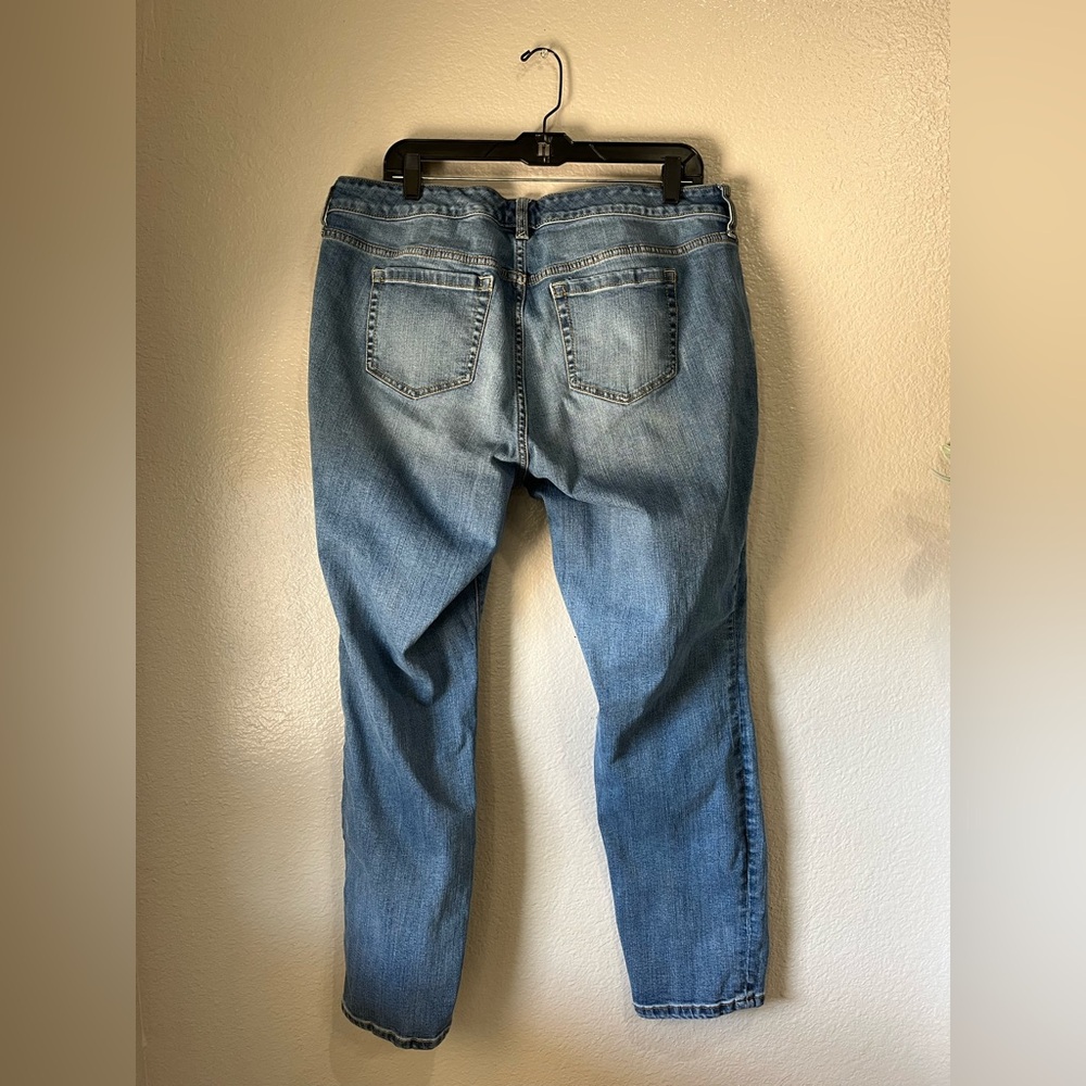 Torrid Women’s Light Blue Distressed Boyfriend Jeans Street wear Casual Sz 16 - Picture 4 of 9